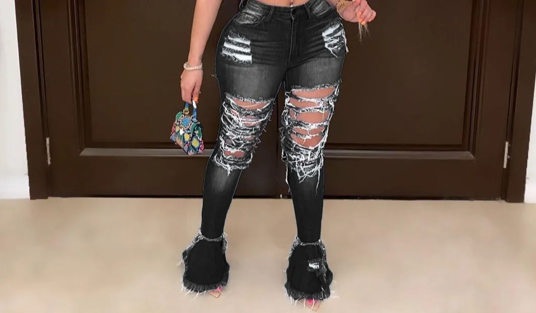 Classic jeans with fringed holes