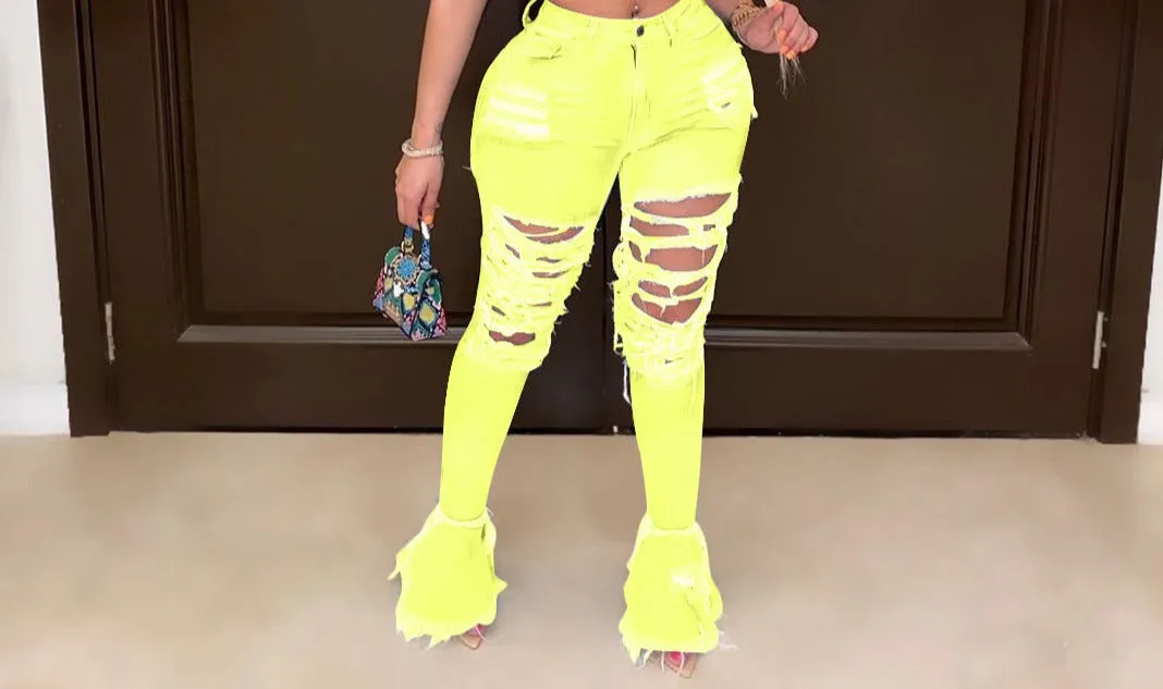 Classic jeans with fringed holes