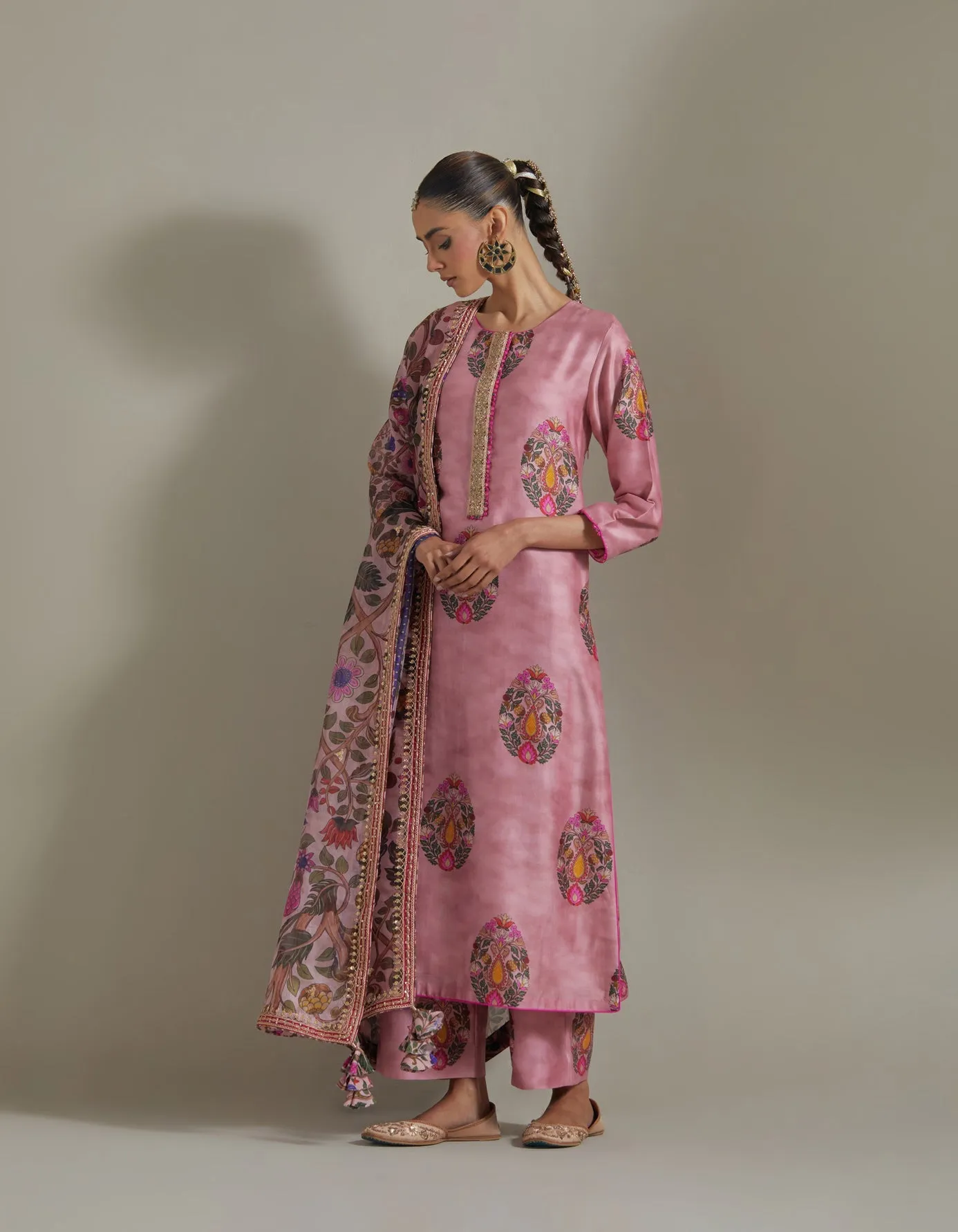 Classic Kurta Set With Pants - Pink