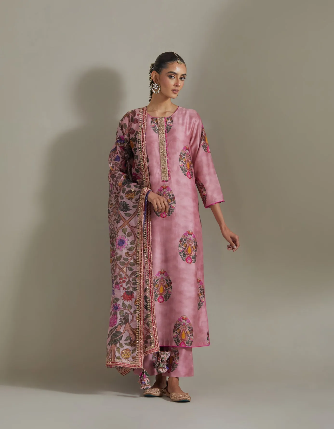 Classic Kurta Set With Pants - Pink
