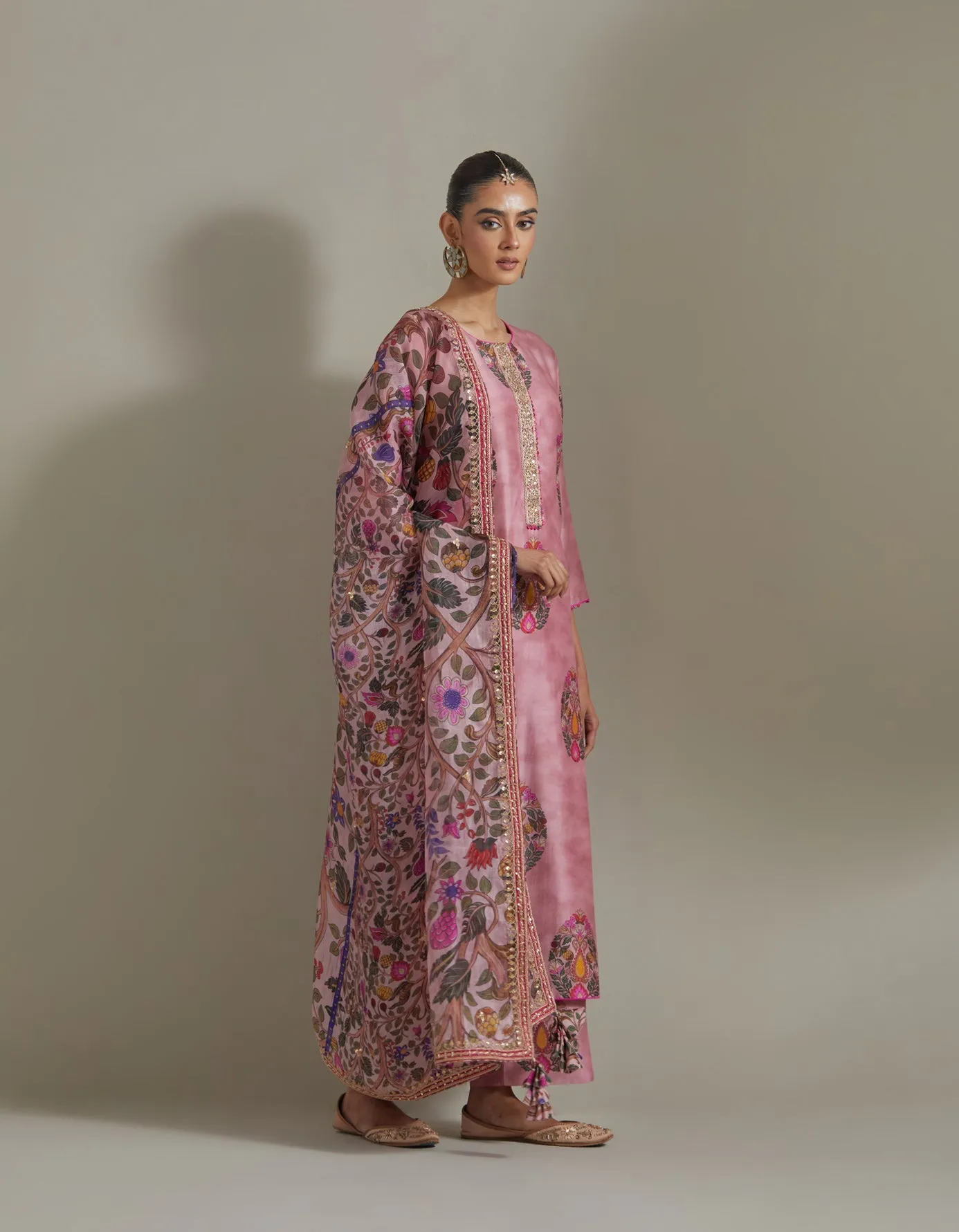 Classic Kurta Set With Pants - Pink