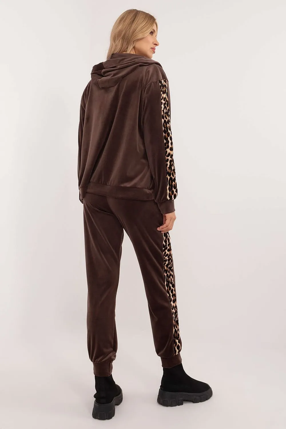 Sweatshirt and pants velour set